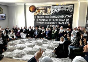 Adalet Nöbeti’nden seslendiler: Kulaklarınızdaki pamuğu çıkarın