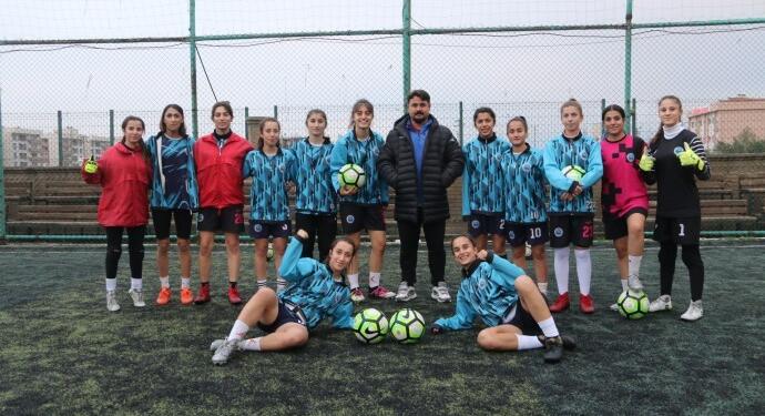 Silopiya Kadın Futbol takımı ilk yılında şampiyon olarak üst lige çıktı