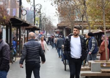 Amed kayyımı gönderecek; kenti halk yönetecek