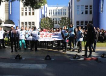 Sağlık emekçileri: Emeğimizin karşılığını almadığımız sistemi kabul etmiyoruz