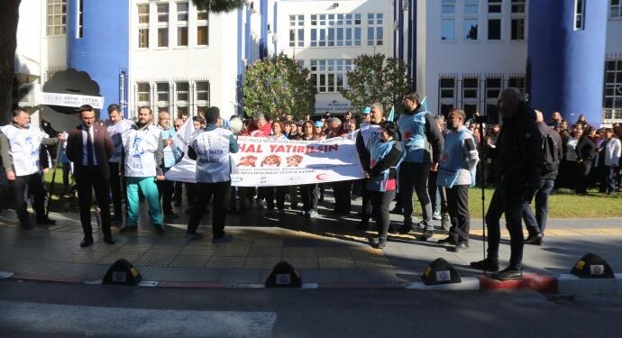 Sağlık emekçileri: Emeğimizin karşılığını almadığımız sistemi kabul etmiyoruz