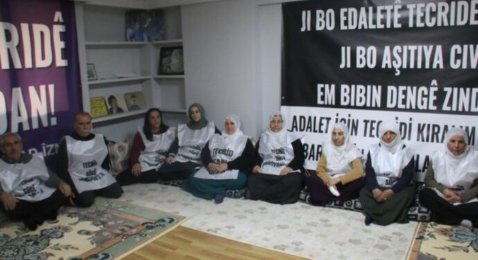‘Adalet Nöbeti’ İzmir’e de taşındı: Öcalan dünya barışı için mücadele ediyor