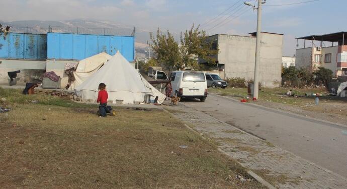 Depremzede Romanlar: Her yere başvurduk konteyner vermediler