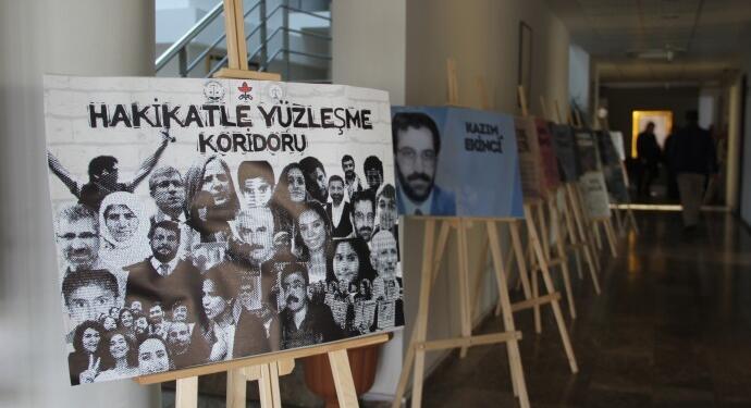 ‘Hakikat İle Yüzleşme Koridoru’ sergisi hak ihlallerine uğrayanları unutturmuyor