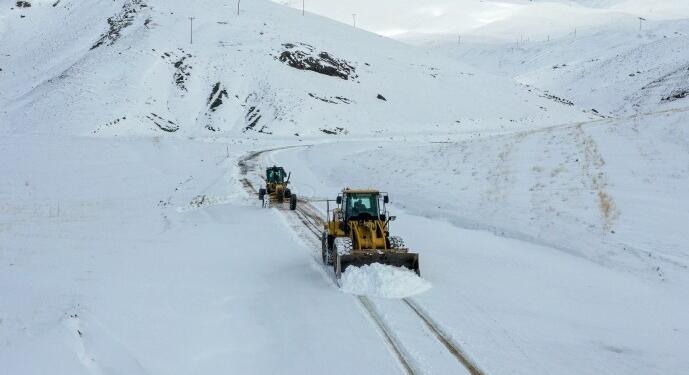 Serhat’ta kar yağışı: Köy yolları kapandı, okullar tatil edildi