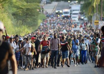 10 bin göçmen Meksika’dan ABD sınırına yürüyor