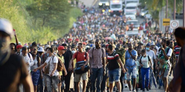 10 bin göçmen Meksika’dan ABD sınırına yürüyor