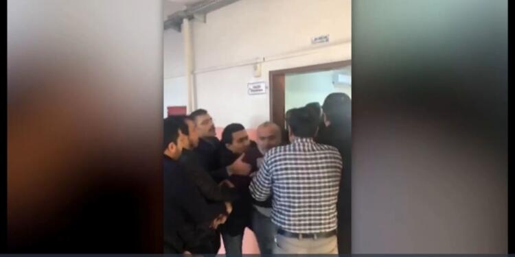 Kocaeli’de veliler okulu basıp iki öğretmeni darp etti