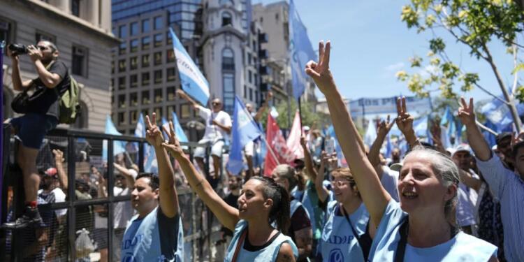 Arjantinliler faşist Milei’ye karşı ayakta