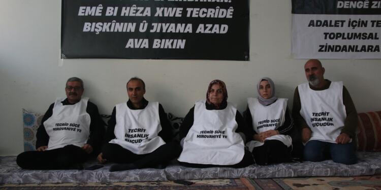 Adalet nöbetlerinde Öcalan’a özgürlük vurgusu