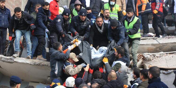 38 kişinin öldüğü binanın müteahhitleri için ceza talebi