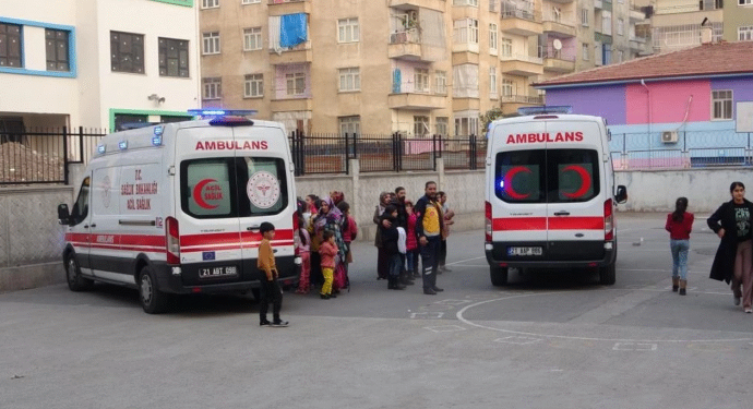Amed’te bir okulda gıda zehirlenmesi