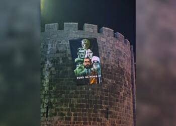 Amed surlarına Kürt büyüklerinin yer aldığı pankart asıldı