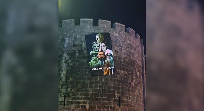 Amed surlarına Kürt büyüklerinin yer aldığı pankart asıldı