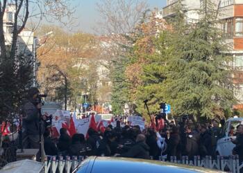 DEM Parti Genel Merkez önünde tekbirli provakasyon girişimi