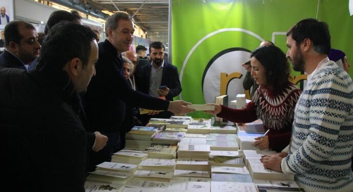 Bakırhan Amed Kitap Fuarı’nı son gününde ziyaret etti