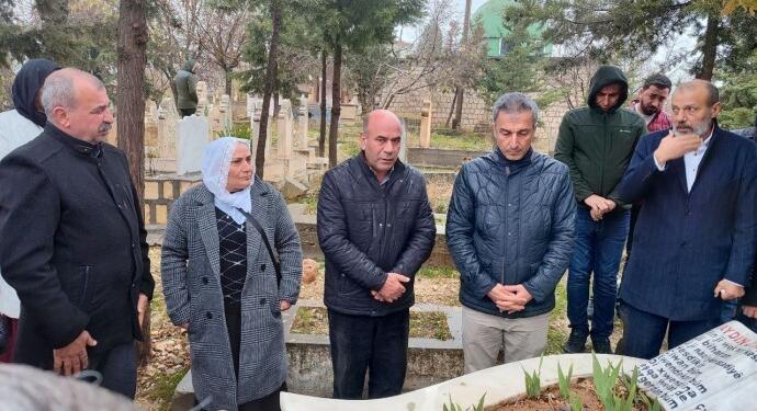 Polisin açtığı ateşle katledilen Erdem, mezarı başında anıldı