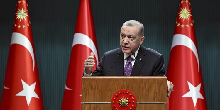 Erdoğan: İşverenlerimizi yormayacak bir asgari ücret süreci yönetilecek