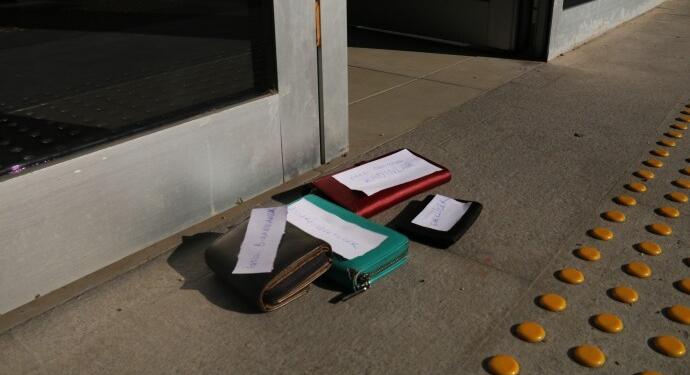 Halkevleri asgari ücret tepkisi: SGK önüne boş cüzdan bıraktılar