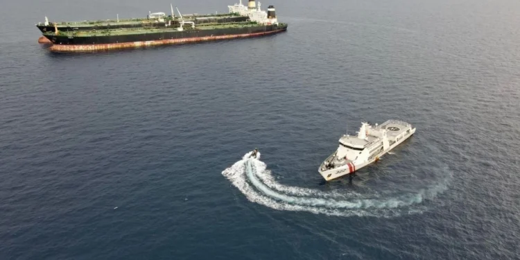 İran, Basra Körfezi’nde 2 tankere el koydu