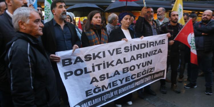 İzmir’de tutuklamalar protesto edildi