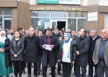 Kayyım atanan belediyenin önünde açıklama: Geri alacağız