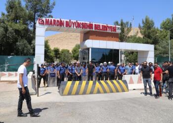 Kayyım belediye taşınmazlarını kendisine devretti