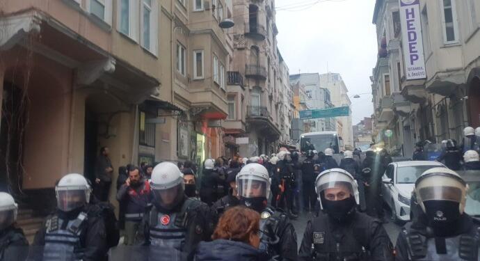 HEDEP’li gençlere şiddeti protesto edenlere polis saldırısı: Gözaltılar var