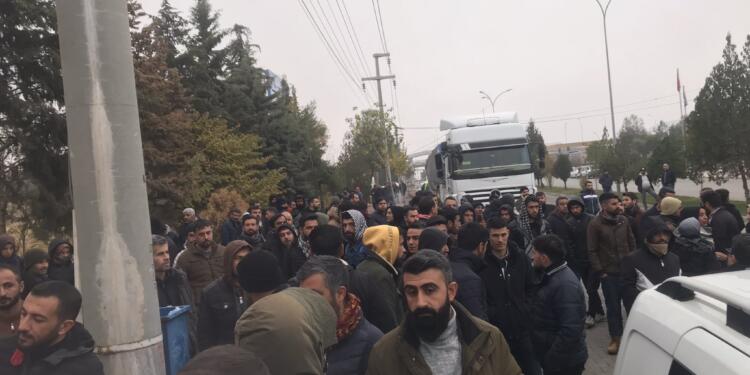 Özak Tekstil işçileri talepleri için adım atılmazsa fabrikaya yürüyecekler