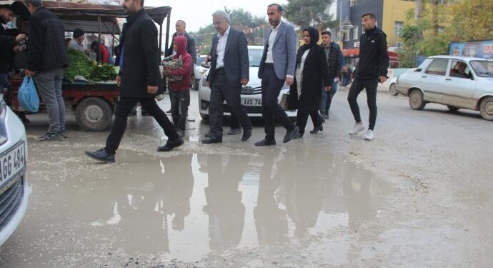 HEDEP heyeti çamur içindeki Pirsûs’u gezdi: Kayyım zihniyetine her yerde son verilecek