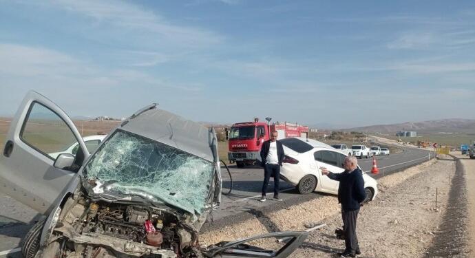 Êlih-Sêrt yolunda kaza: 2 ölü, 1 yaralı