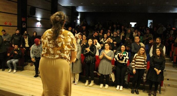 Şirnex’te KHK’lı Duygu Şahlar’dan tiyatro gösterisi