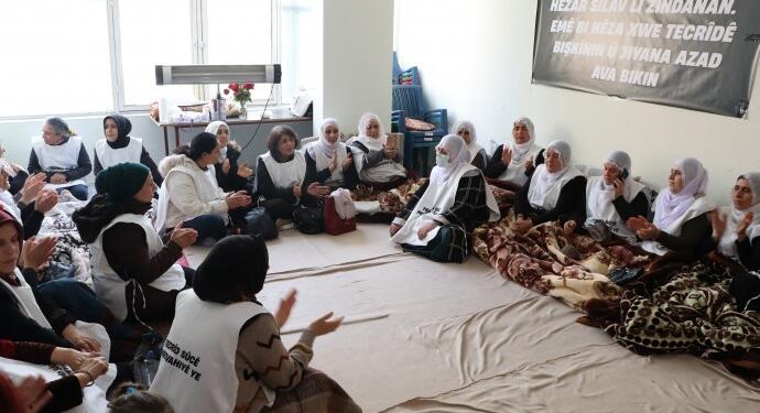 Adalet nöbetleri: Yeni yılda barış ve huzurun gelmesini istiyoruz