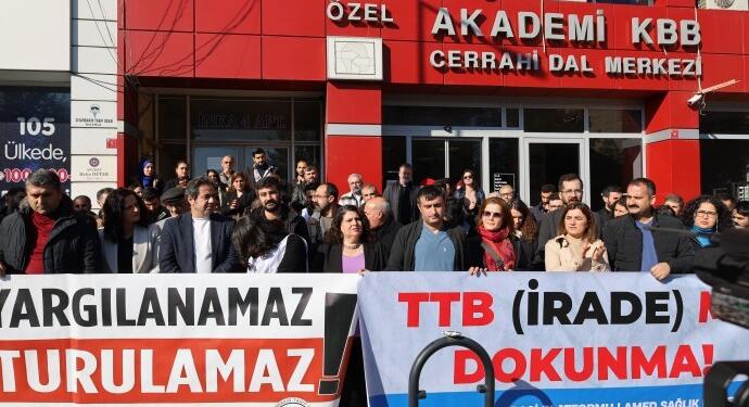 Amed’de mahkemenin TTB kararına tepki: Kayyım zihniyetini kabul etmiyoruz