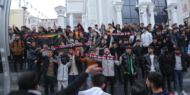 Vanspor taraftarları Bursaspor’u protesto etti