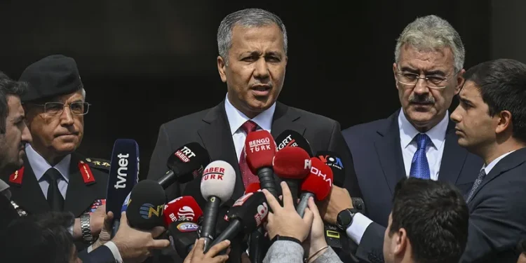 Yerlikaya: 445 polis FETÖ suçlamasıyla açığa alındı