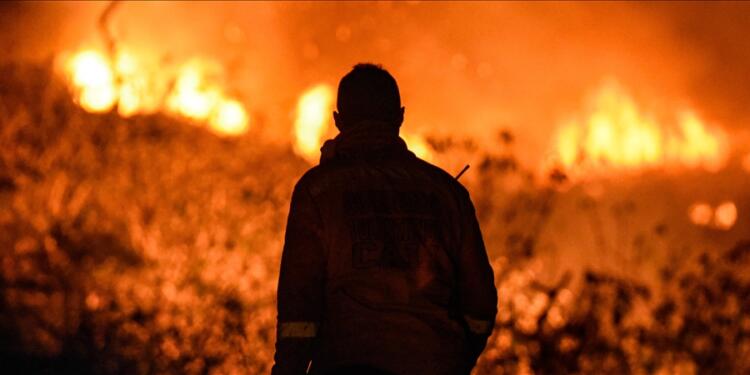 Kolombiya’da orman yangını söndürülemiyor
