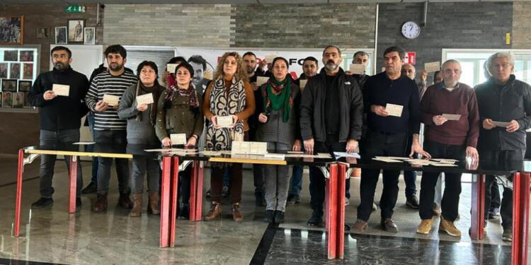 Öcalan’a 100 bin kart kampanyası