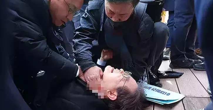 Güney Kore’de muhalefet liderine bıçaklı saldırı