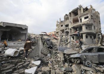 İsrail mülteci kamplarını bombaladı