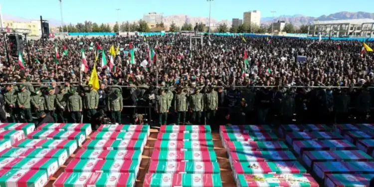 İran’da cenaze töreni: İntikam bayrağı çekildi