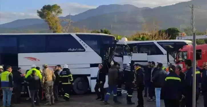 İşçi servisi çarpıştı: 1’i ağır 18 yaralı