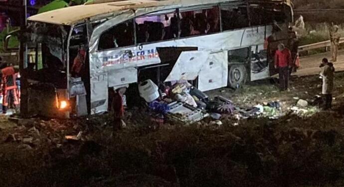 Mersin’de yolcu otobüsü devrildi: 9 ölü, 30 yaralı