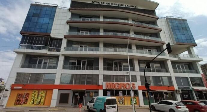 İşçi mührü açılan asansörün boşluğuna düştü