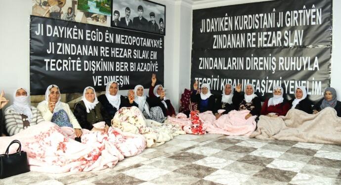 Adalet Nöbetleri sürüyor: Cezaevlerine ses, tutsaklara yanıt olalım