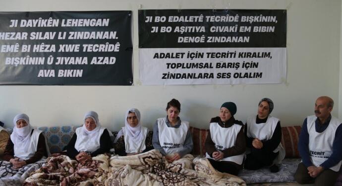 Tutsak yakınları: Yeni yılda tecrit son bulsun