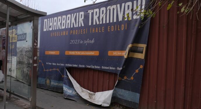 Kayyımların çöktüğü proje yine afişte kaldı