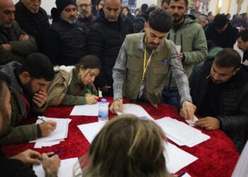 Halk oylamasına katılan yurttaşlar: Tarihi bir an