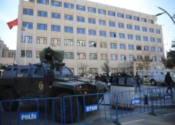 Kayyımın pratiği: Kürtçe düşmanlığı, yolsuzluk, ihale, rant…