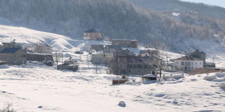 Kakber köyünde 12 yıldır elektrik, su, yol yok